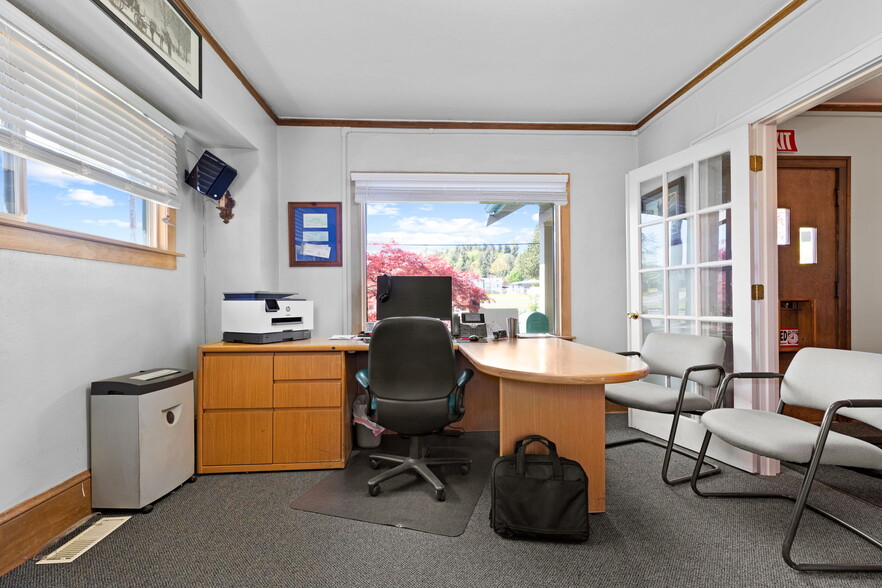 More Photos Of 16521 SE Powell St, Portland Loft Creative Space For Sale