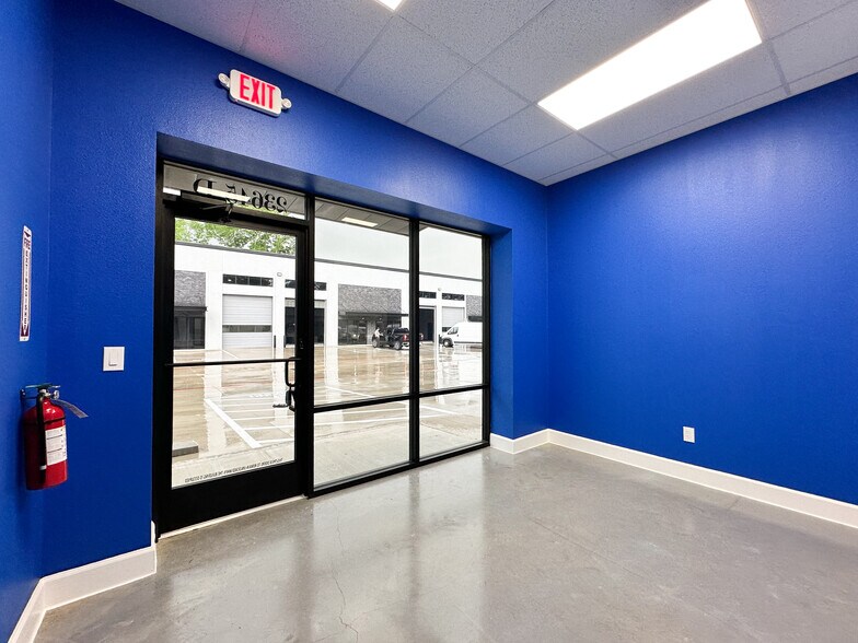 More Photos Of 23645 Gosling Rd, Spring Flex For Lease