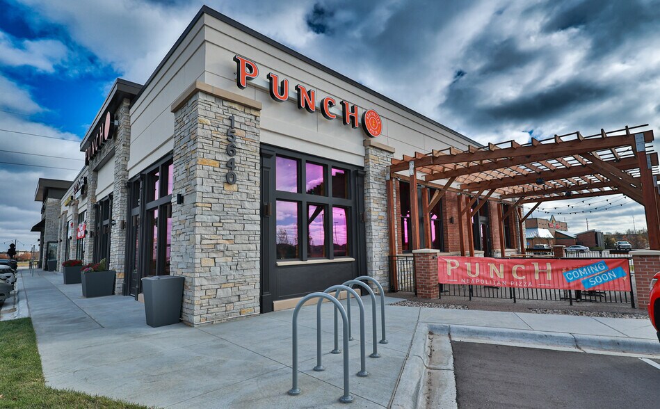 More Photos Of 15550 English Ave, Apple Valley General Retail For Sale