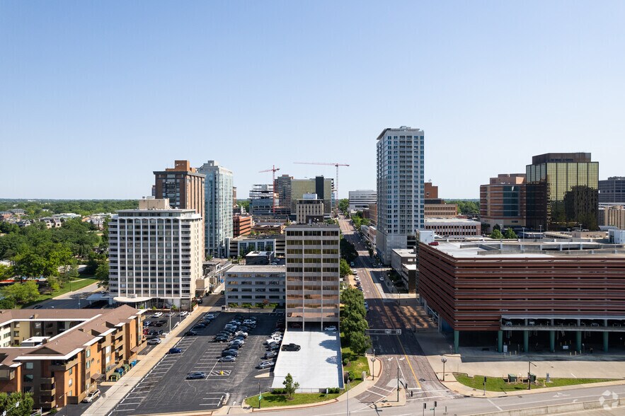 More Photos Of 225-235 S Meramec Ave, Clayton Office For Lease