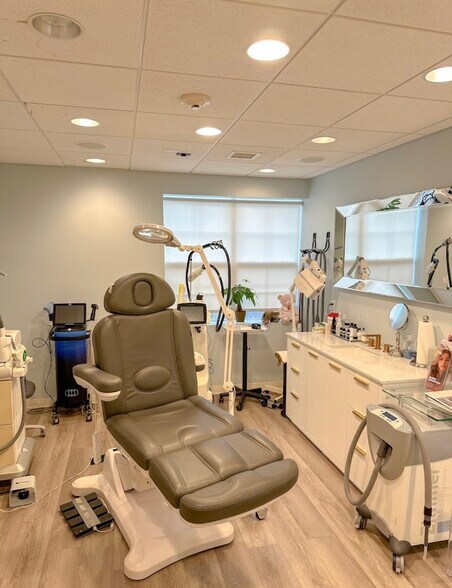 More Photos Of 31 River Rd, Greenwich Medical For Lease