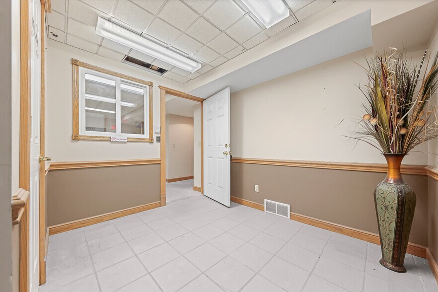 More Photos Of 8050 Corporate Cir, North Royalton Office For Lease