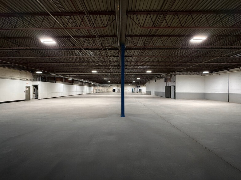 More Photos Of 200 Commerce Dr, Montgomeryville Warehouse For Lease
