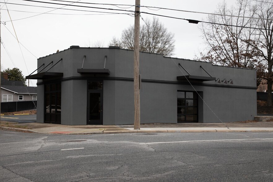 More Photos Of 131 Oak St, High Point Freestanding For Lease
