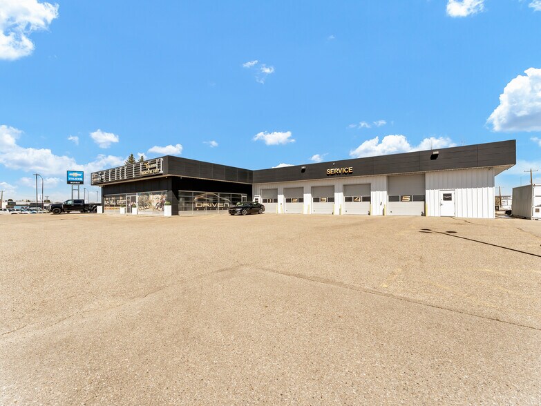 More Photos Of 1276 Trans Canada Way SE, Medicine Hat Showroom For Sale