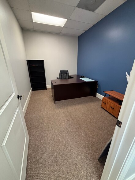 More Photos Of 111 Library Hill Ln, Lexington Storefront Retail Office For Lease