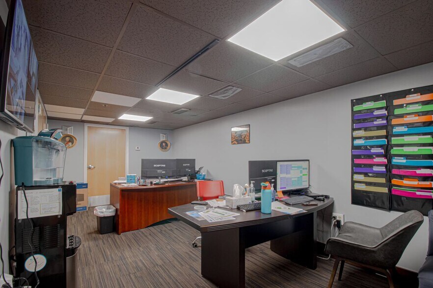 More Photos Of 300 N Charles St, Baltimore Apartments For Lease