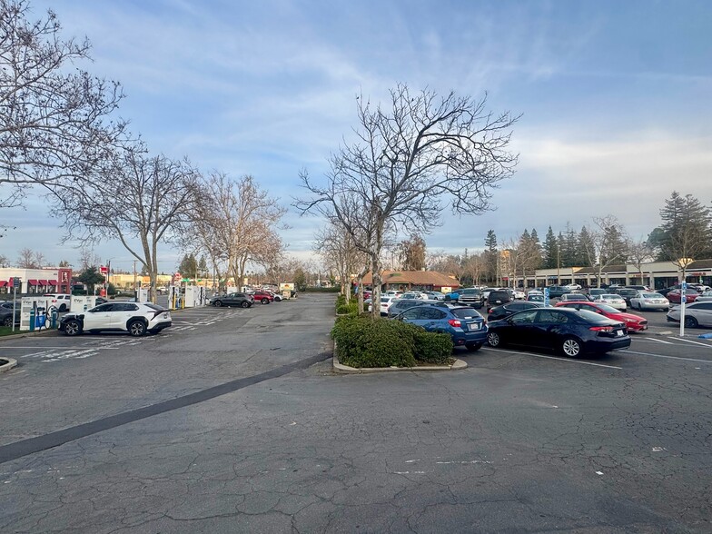 More Photos Of 5800 Madison Ave, Sacramento Restaurant For Lease