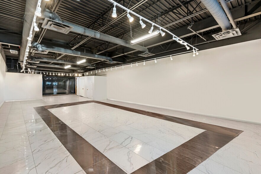 More Photos Of 3131 27th St NE, Calgary Storefront For Sale