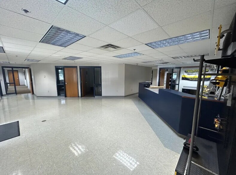 More Photos Of 1910 Lookout Dr, North Mankato Warehouse For Sale