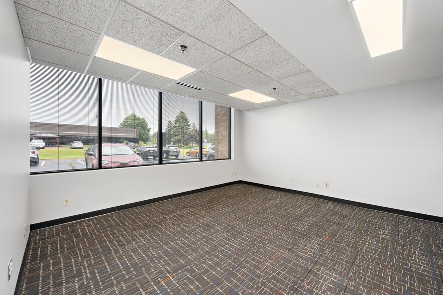 More Photos Of 1385 Mendota Heights Rd, Mendota Heights Light Distribution For Sale