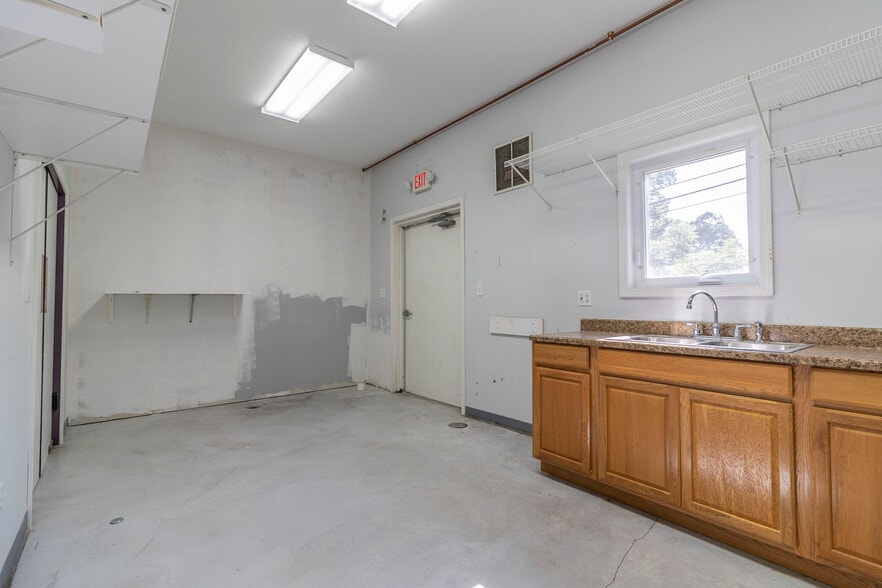 More Photos Of 5801 Old Collinsville Rd, Fairview Heights Storefront Retail Office For Lease