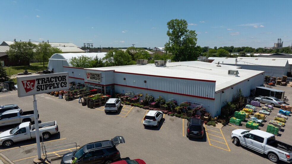 Primary Photo Of 6622 6th St SW, Cedar Rapids Freestanding For Sale
