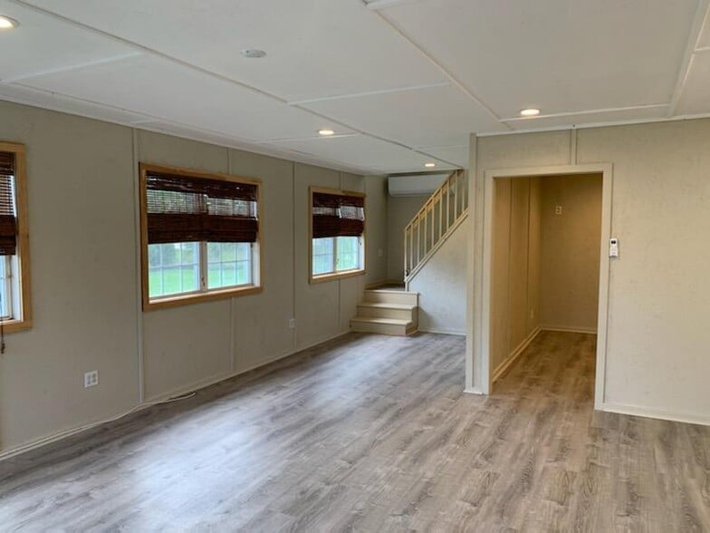 More Photos Of 591 Main St, Center Moriches Apartments For Lease