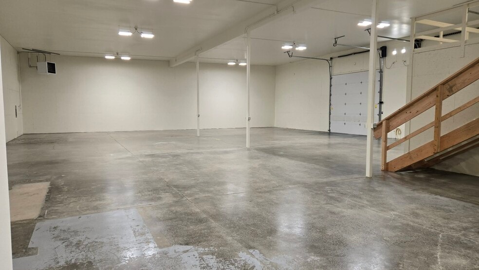 More Photos Of 21 N Skipworth Rd, Spokane Valley Showroom For Lease