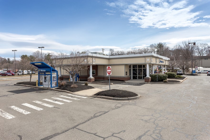 More Photos Of 747 Pine St, Bristol Supermarket For Lease