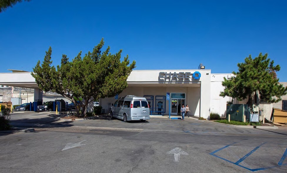 More Photos Of 917 Main St, Delano Bank For Sale