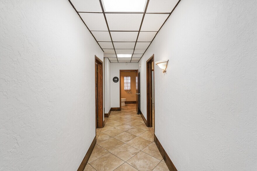 More Photos Of 537 10th St W, Bradenton Office For Lease