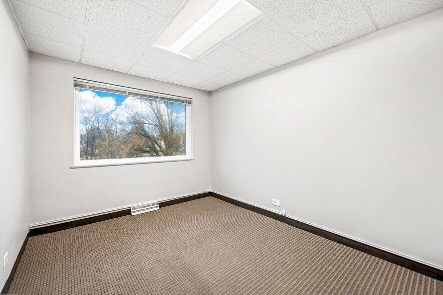 More Photos Of 4513 Lincoln Ave, Lisle Office For Sale