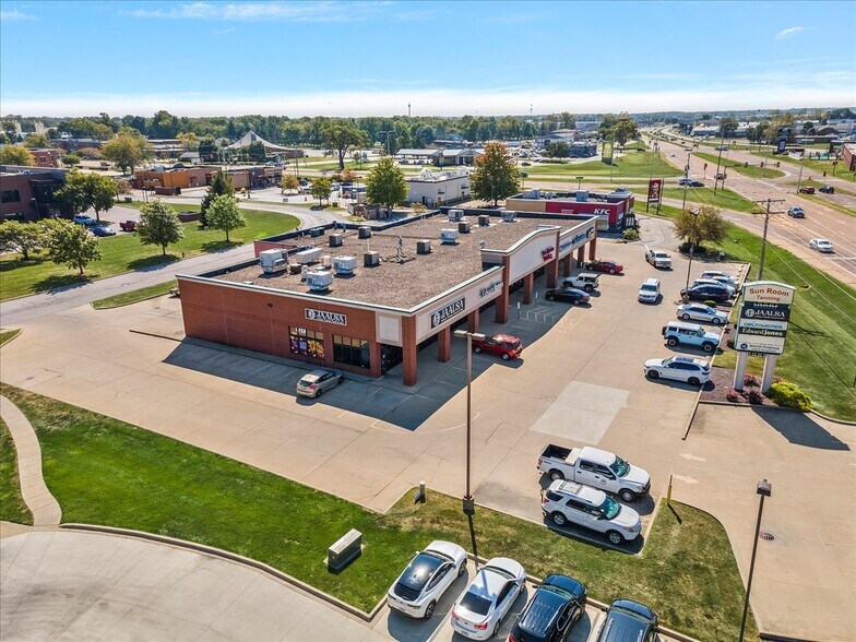 More Photos Of 3120-3126 S Sixth St, Springfield Unknown For Lease