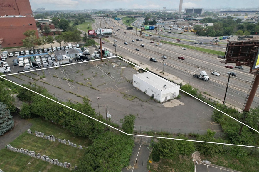 More Photos Of 136-160 Carnegie Ave, Newark Land For Lease