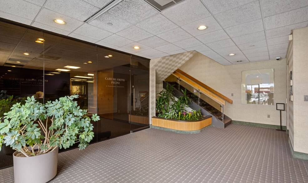 More Photos Of 60 E Us Highway 46, Fairfield Flex For Sale