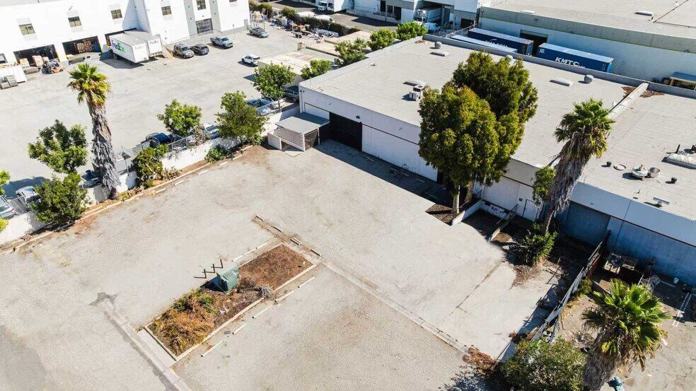 More Photos Of 215 W 134th St, Los Angeles Warehouse For Lease