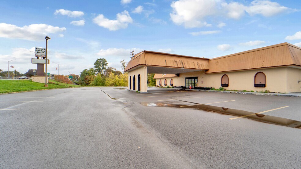 More Photos Of 125 N Main St, Newark Hotel For Sale