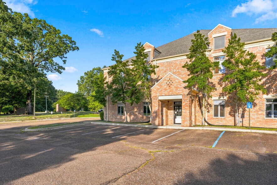 More Photos Of 450 Towne Center Blvd, Ridgeland Skilled Nursing Facility For Sale