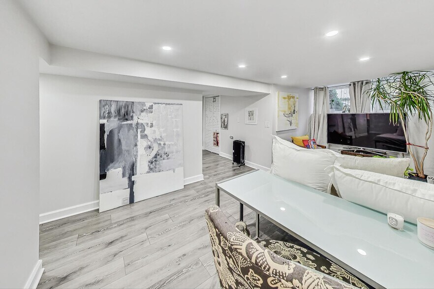 More Photos Of 3412 N Janssen Ave, Chicago Multifamily For Sale