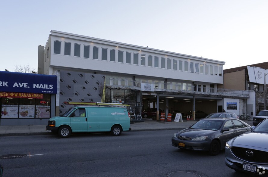More Photos Of 120 W Park Ave, Long Beach Office For Sale