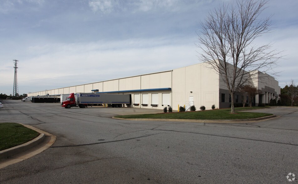 More Photos Of 1327 Northbrook Pky, Suwanee Warehouse For Lease