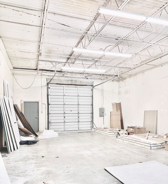 More Photos Of 11857 Judd Ct, Dallas Showroom For Lease