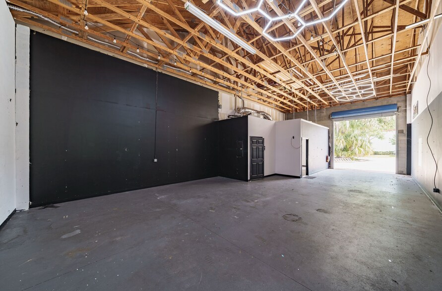 More Photos Of 3650 Bobbi Ln, Titusville Warehouse For Lease