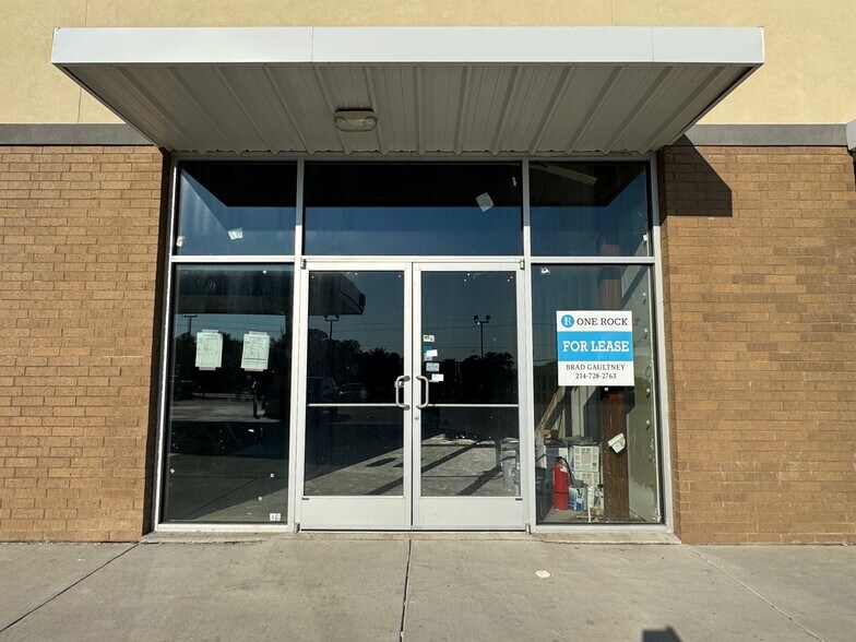 More Photos Of 5815 S Cockrell Hill Rd, Dallas General Retail For Lease