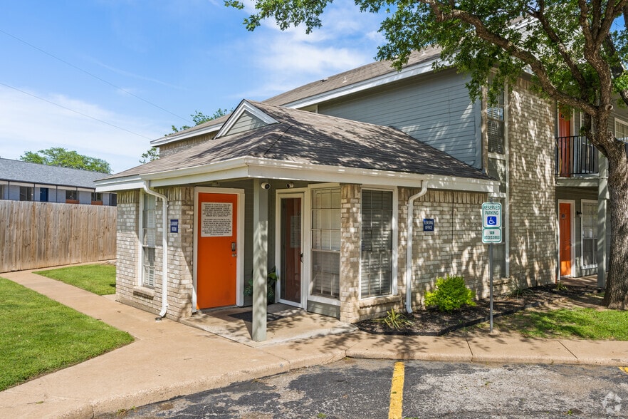 Primary Photo Of 711 Grand Ct, Arlington Apartments For Sale