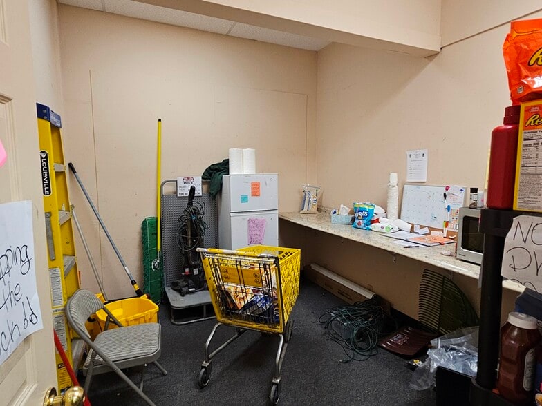 More Photos Of 371 West St, Keene General Retail For Sale
