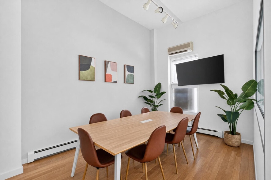 More Photos Of 40-42 W 17th St, New York Apartments For Lease