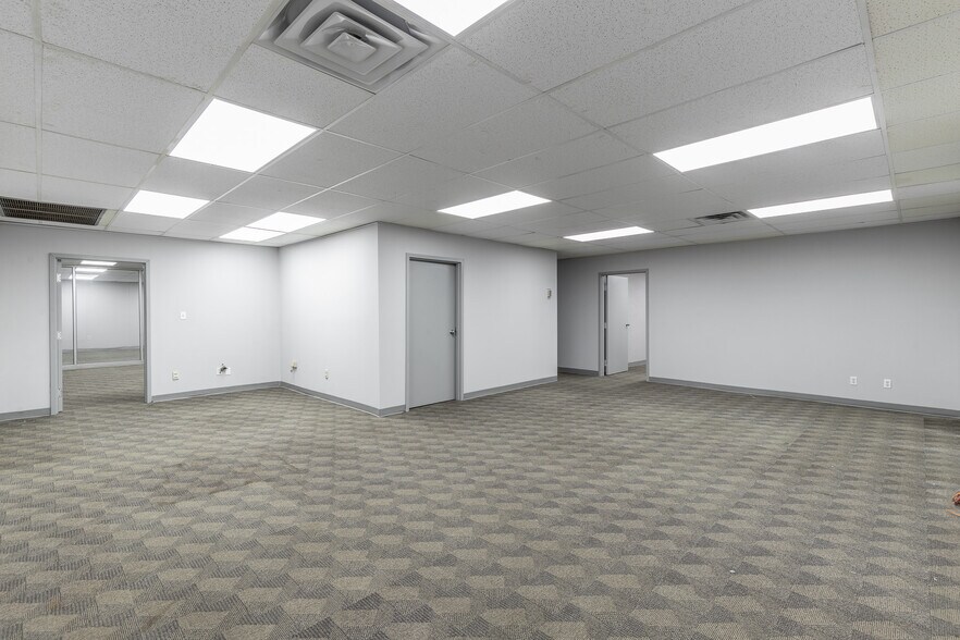 More Photos Of 3217 Alton Park Blvd, Chattanooga Truck Terminal For Lease