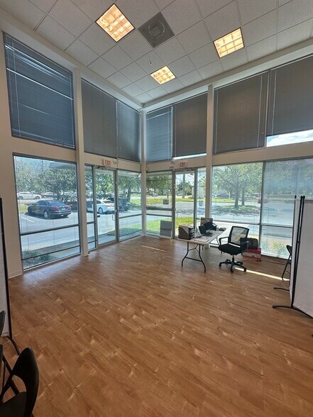 More Photos Of 2200 N Alafaya Trl, Orlando Office For Lease