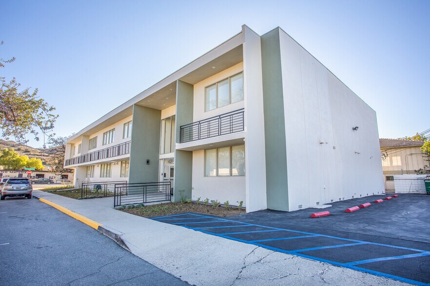 Primary Photo Of 1429 Thousand Oaks Blvd, Thousand Oaks Medical For Lease
