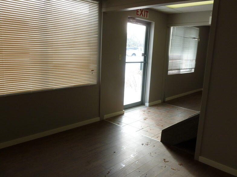 More Photos Of 4646 Riverside Dr, Red Deer Flex For Sale