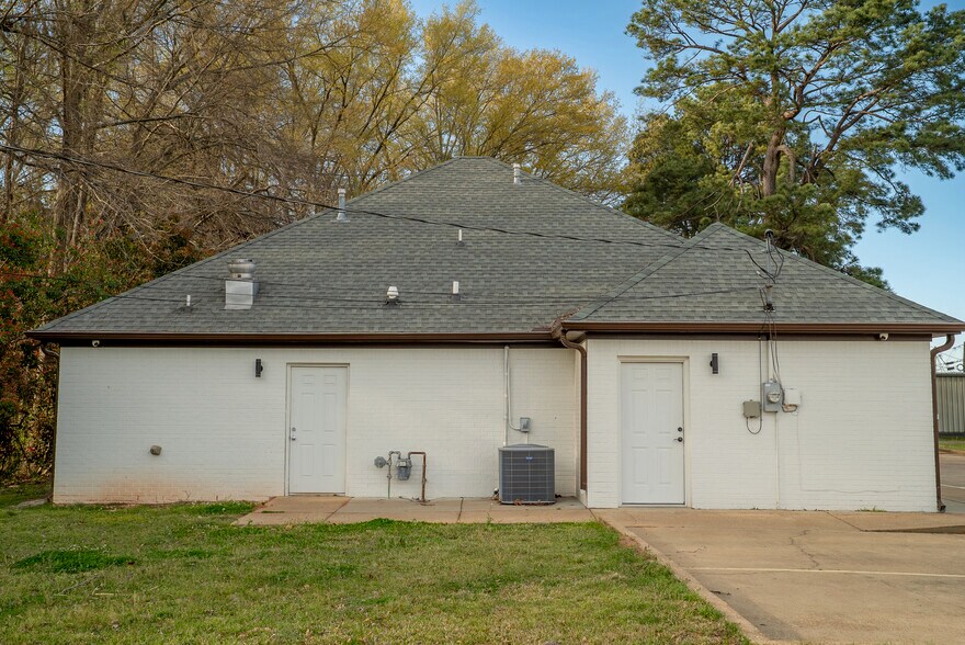 More Photos Of 221 Gay St, Batesville Medical For Sale