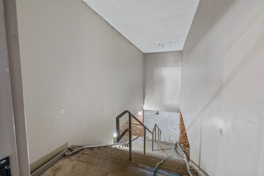 More Photos Of 116 S Broad St, Monroe Restaurant For Lease