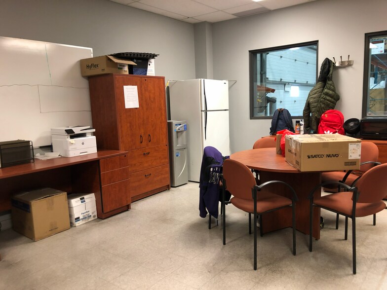 More Photos Of 20700 Rte Transcanadienne, Montréal Warehouse For Sale