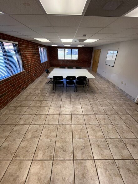 More Photos Of 11128 Business Ln, Charlotte Light Distribution For Lease