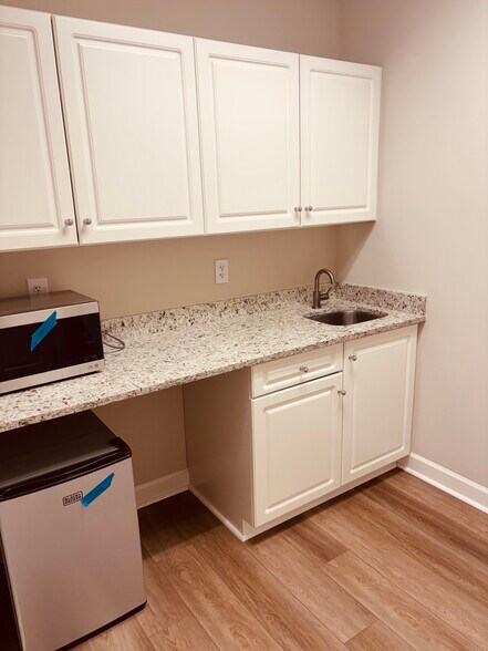 More Photos Of 292 S Main St, Alpharetta Office For Sale