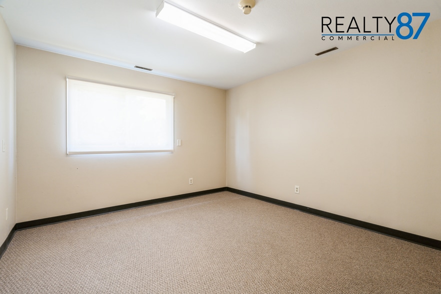 More Photos Of 715 10th Ave SE, Cedar Rapids Shelter For Sale