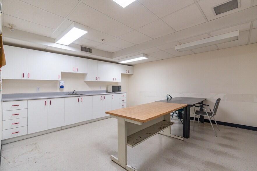 More Photos Of 786 St King E, Sherbrooke Storefront Retail Office For Sale