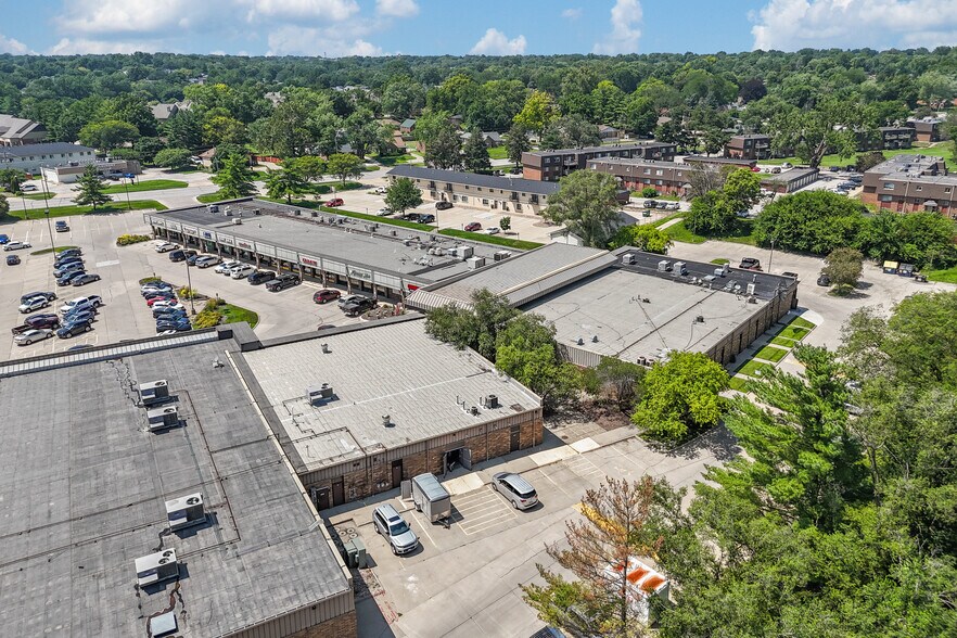 More Photos Of 1960-1984 Grand Ave, West Des Moines Unknown For Lease